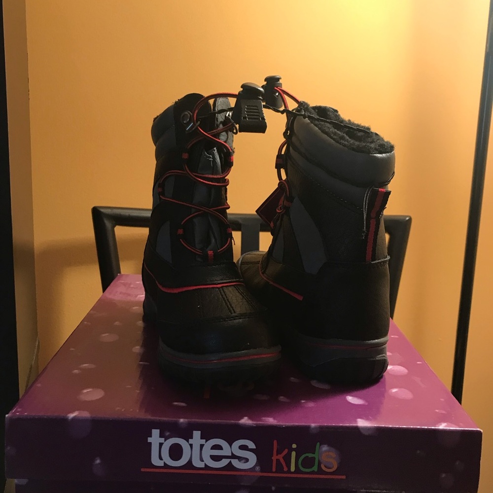 Snow boots